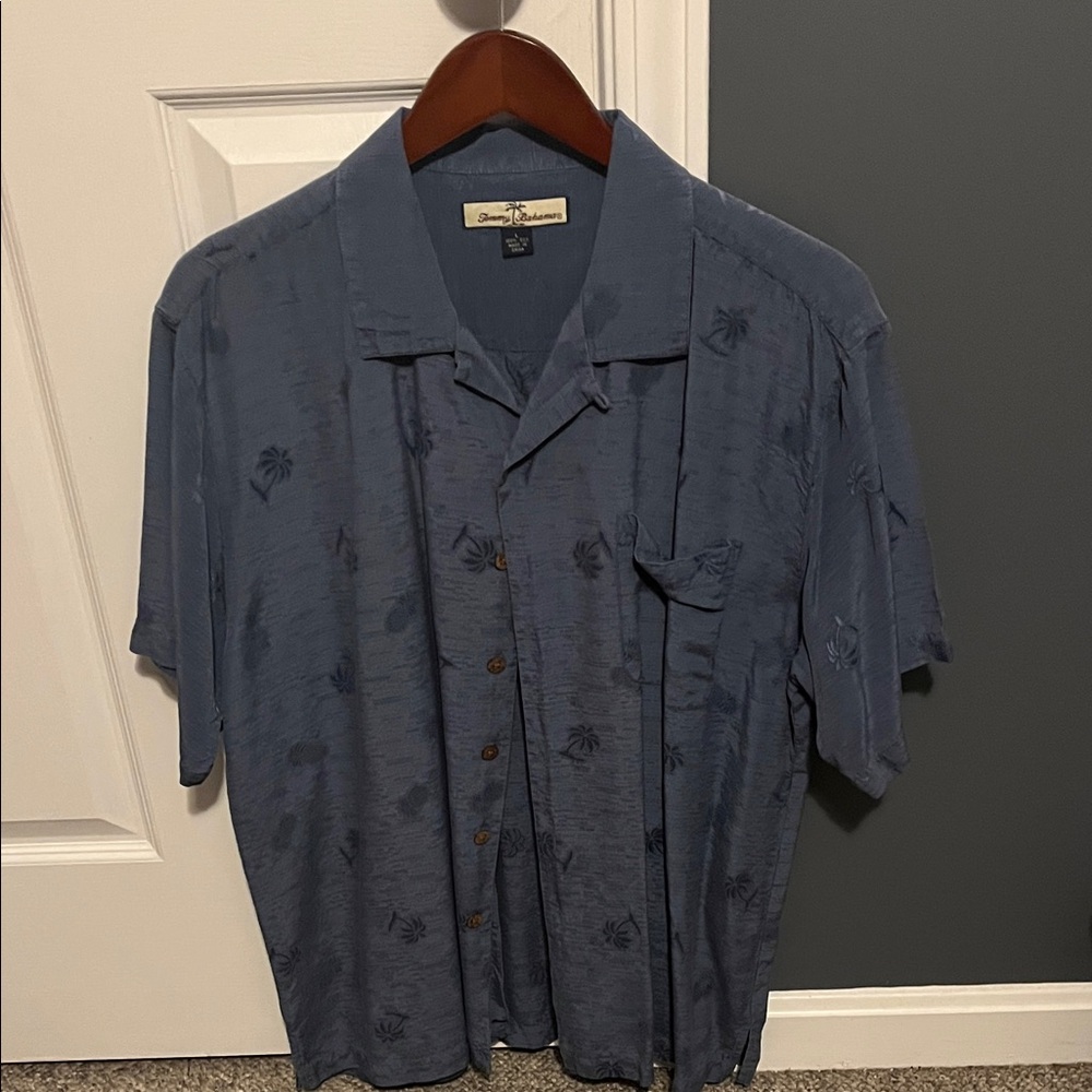 Tommy Bahama silk shirt size large.  Short sleeves in dark blue